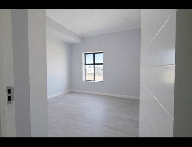 5 BEDROOM HOUSE FOR SALE IN SANDOWN